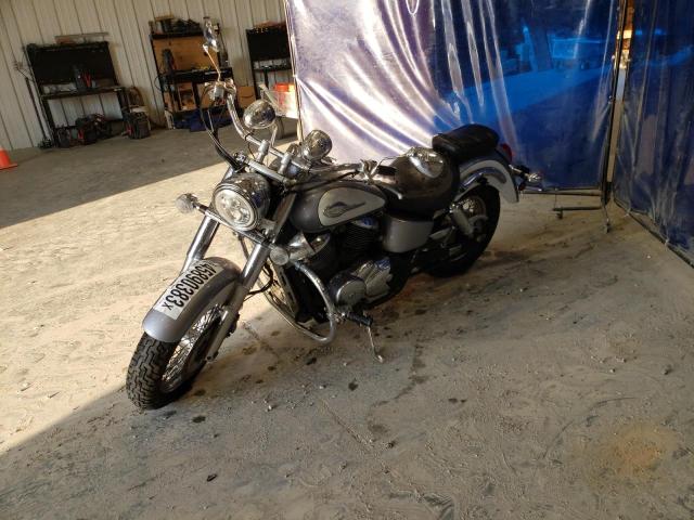 JH2RC44631K500235 - 2001 HONDA VT750 CD2 WHITE photo 2