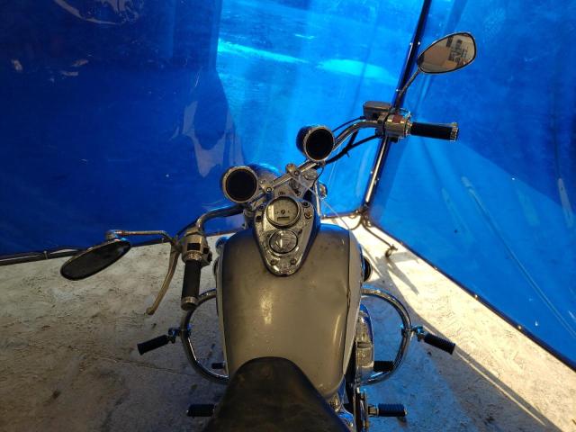 JH2RC44631K500235 - 2001 HONDA VT750 CD2 WHITE photo 5