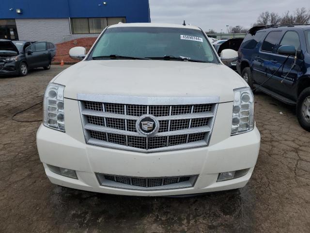 1GYS4KEF7BR211744 - 2011 CADILLAC ESCALADE ESV PLATINUM თეთრი ფოტო 5