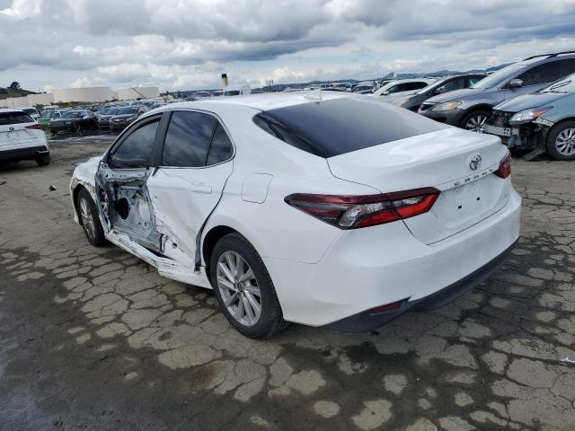 4T1C11AK1PU825320 - 2023 TOYOTA CAMRY LE WHITE photo 2