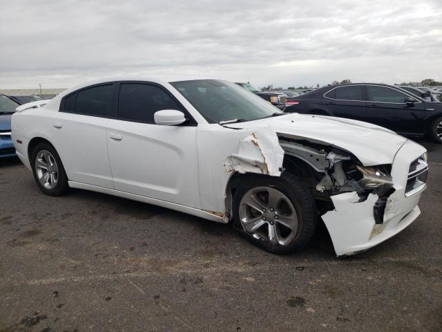 2C3CDXBG4EH311636 - 2014 DODGE CHARGER SE WHITE photo 4