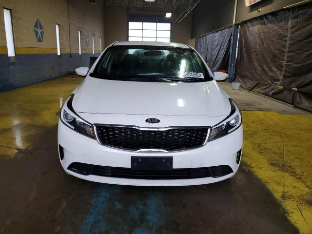 3KPFL4A79JE178941 - 2018 KIA FORTE LX WHITE photo 5