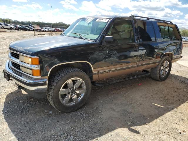 1GNFK16R7WJ345763 - 1998 CHEVROLET SUBURBAN K1500 BLACK photo 1