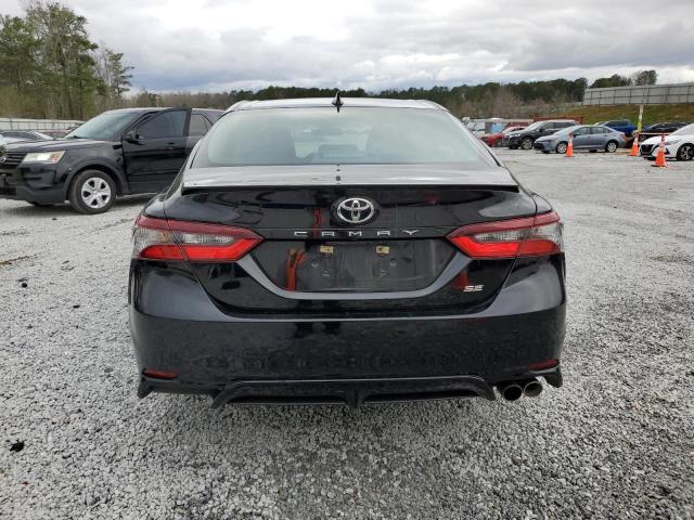 4T1G11AK2MU581478 - 2021 TOYOTA CAMRY SE BLACK photo 6