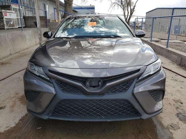 4T1G11BK6LU009164 - 2020 TOYOTA CAMRY SE GRAY photo 5