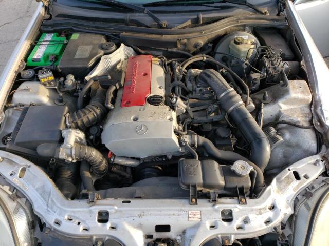 WDBKK47F3WF040579 - 1998 MERCEDES-BENZ SLK 230 KOMPRESSOR SILVER photo 11