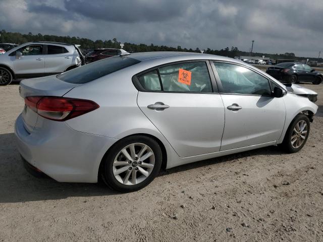 3KPFL4A73HE149302 - 2017 KIA FORTE LX SILVER photo 3