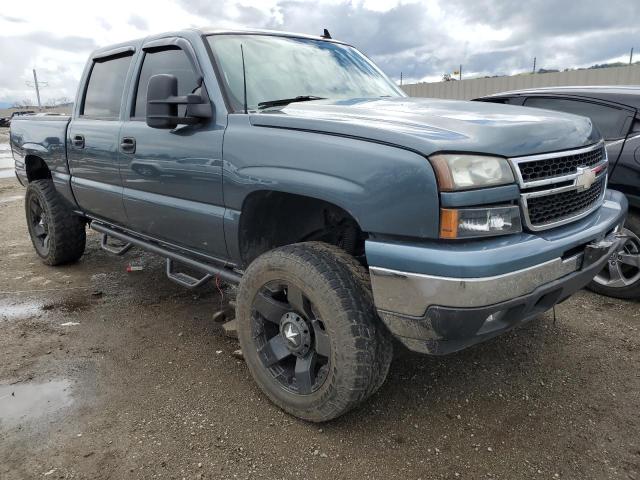 2GCEK13ZX71158327 - 2007 CHEVROLET SILVERADO K1500 CLASSIC CREW CAB BLUE photo 4