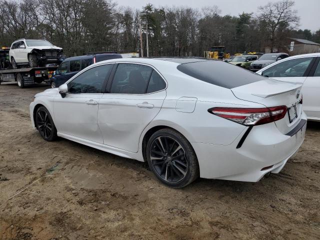 4T1B61HK4JU046763 - 2018 TOYOTA CAMRY XSE WHITE photo 2