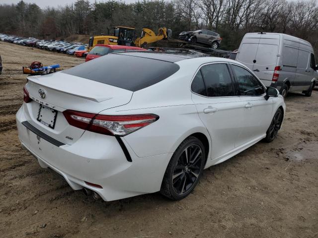 4T1B61HK4JU046763 - 2018 TOYOTA CAMRY XSE WHITE photo 3