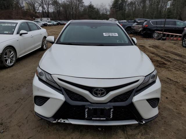 4T1B61HK4JU046763 - 2018 TOYOTA CAMRY XSE WHITE photo 5