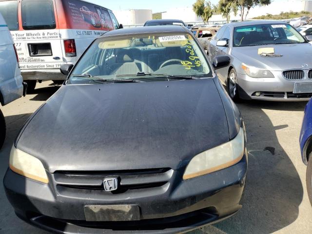 1HGCG564XWA186344 - 1998 HONDA ACCORD LX BLACK photo 5