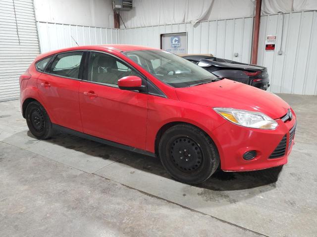 1FAHP3K25CL150340 - 2012 FORD FOCUS SE RED photo 4