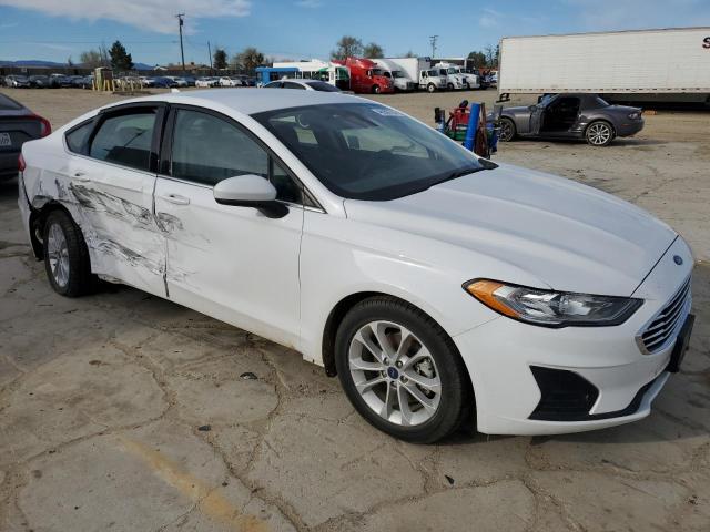 3FA6P0HD9LR189867 - 2020 FORD FUSION SE WHITE photo 4