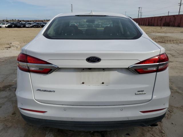 3FA6P0HD9LR189867 - 2020 FORD FUSION SE WHITE photo 6