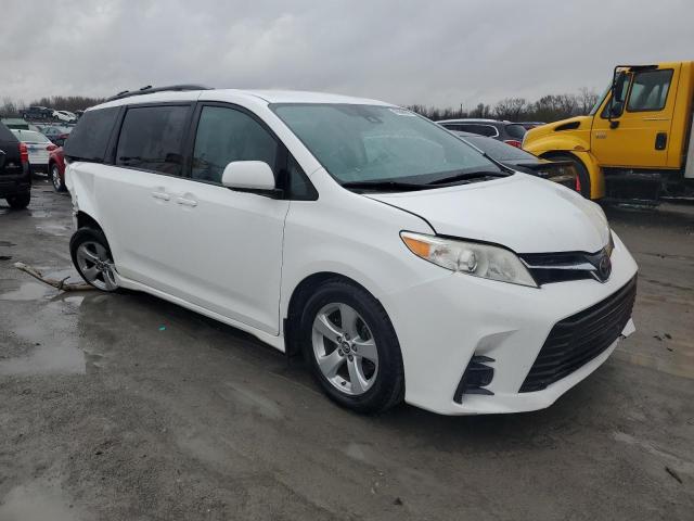 5TDKZ3DC2JS959550 - 2018 TOYOTA SIENNA LE WHITE photo 4