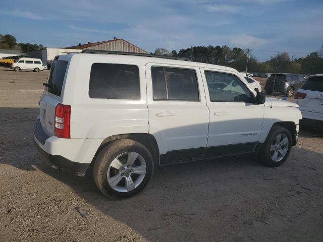 1C4NJPFB0HD184011 - 2017 JEEP PATRIOT LATITUDE WHITE photo 3