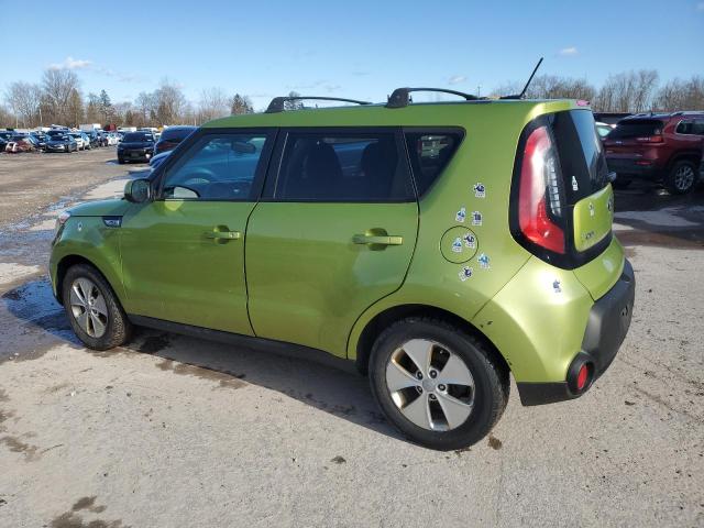 KNDJN2A22F7766829 - 2015 KIA SOUL GREEN photo 2