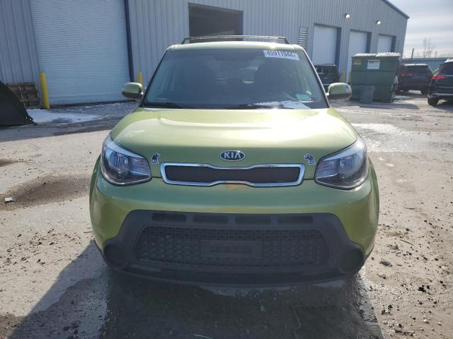 KNDJN2A22F7766829 - 2015 KIA SOUL GREEN photo 5