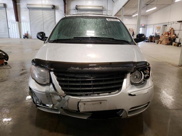 2A4GP54L16R786430 - 2006 CHRYSLER TOWN & COU TOURING SILVER photo 5