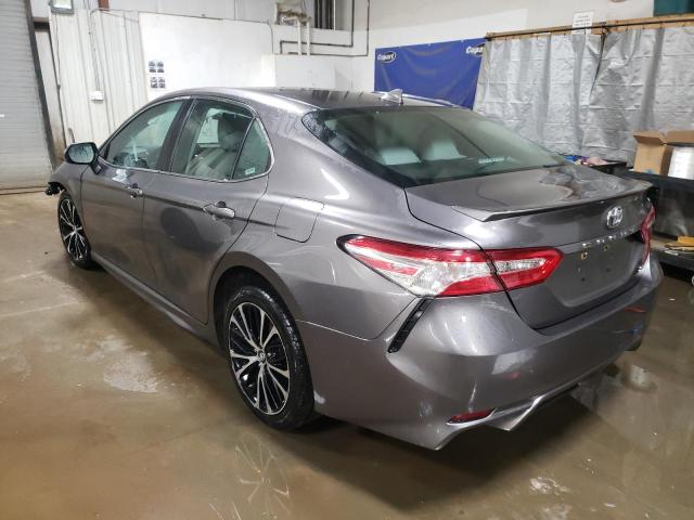 4T1G11AK8LU898292 - 2020 TOYOTA CAMRY SE GRAY photo 2