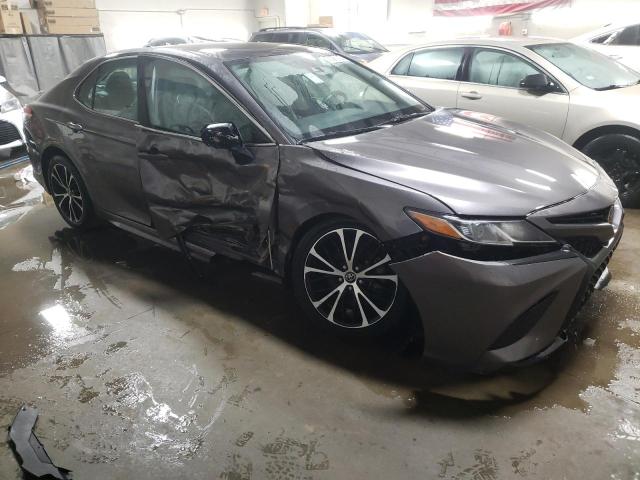 4T1G11AK8LU898292 - 2020 TOYOTA CAMRY SE GRAY photo 4