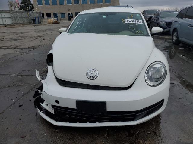 3VWJP7ATXEM611592 - 2014 VOLKSWAGEN BEETLE WHITE photo 5