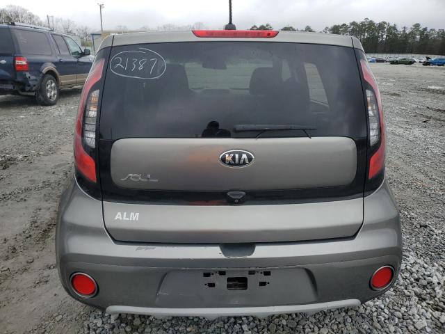 KNDJP3A58K7022866 - 2019 KIA SOUL + GRAY photo 6