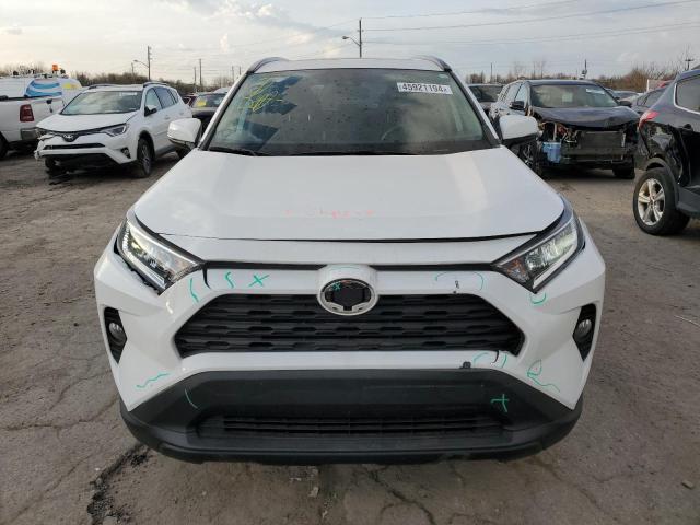 2T3P1RFV8MC191270 - 2021 TOYOTA RAV4 XLE WHITE photo 5