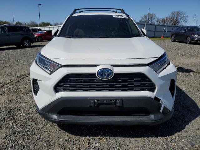 JTMRWRFV0LD069359 - 2020 TOYOTA RAV4 XLE WHITE photo 5