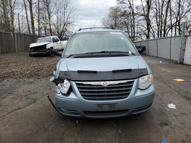 2C4GP44R65R590096 - 2005 CHRYSLER TOWN & COU LX SILVER photo 5