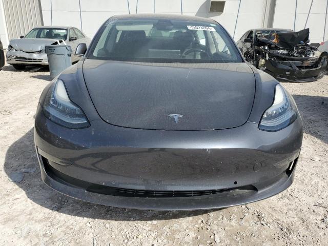 5YJ3E1EB2JF114017 - 2018 TESLA MODEL 3 GRAY photo 5