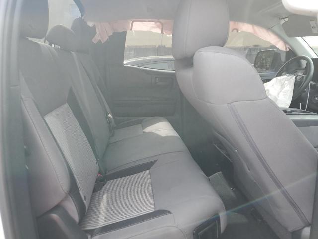 5TFRM5F18GX096129 - 2016 TOYOTA TUNDRA DOUBLE CAB SR/SR5 WHITE photo 10