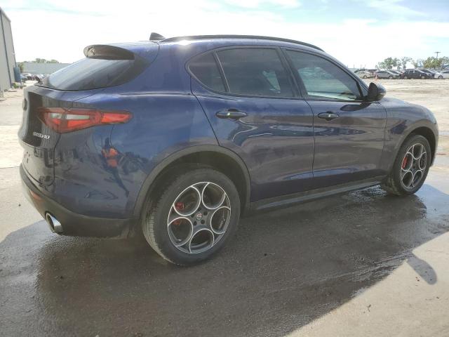 ZASFAKPNXJ7B98882 - 2018 ALFA ROMEO STELVIO SPORT BLUE photo 3