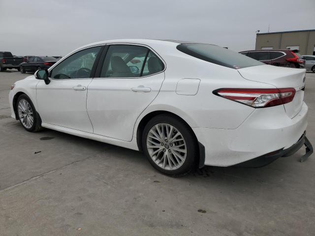 4T1B11HK5JU056698 - 2018 TOYOTA CAMRY L WHITE photo 2