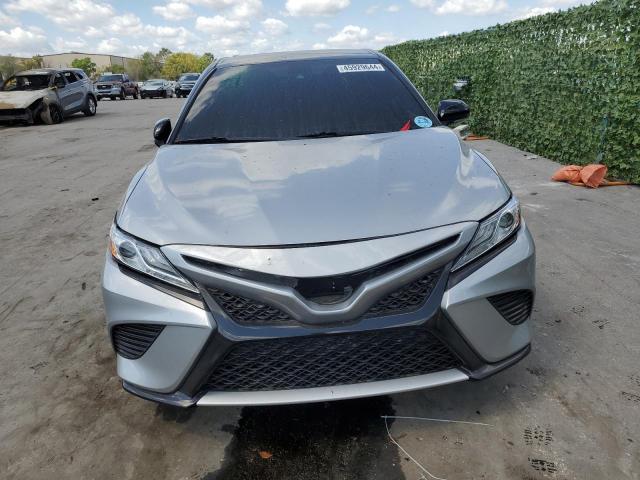 4T1K61AK4LU322260 - 2020 TOYOTA CAMRY XSE SILVER photo 5