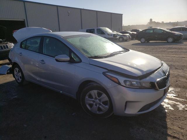 3KPFL4A79HE089221 - 2017 KIA FORTE LX SILVER photo 4