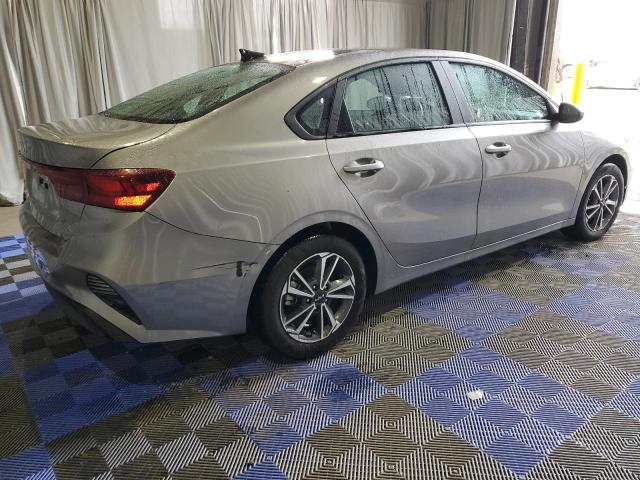 3KPF24AD4PE566502 - 2023 KIA FORTE LX SILVER photo 3