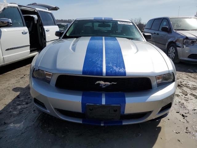 1ZVBP8AN4A5131205 - 2010 FORD MUSTANG SILVER photo 5