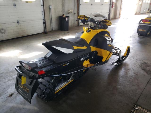 2BPSUCCBXCV000195 - 2012 SKI DOO SNOWMOBILE YELLOW photo 4