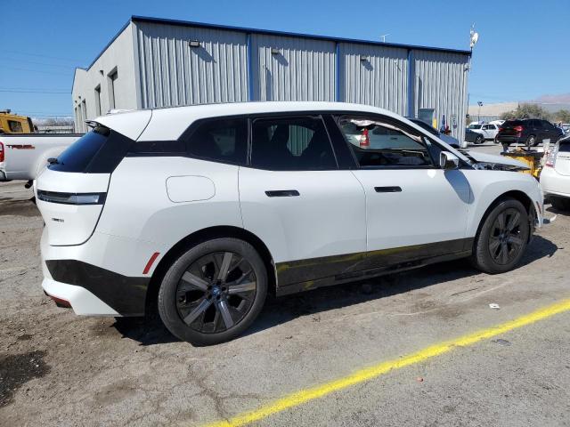 WB523CF03SCS11280 - 2025 BMW IX XDRIVE50 WHITE photo 3
