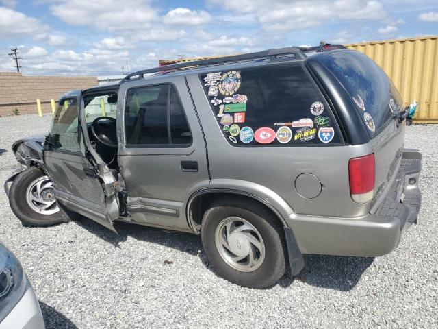 1GNDT13W0Y2395433 - 2000 CHEVROLET BLAZER GRAY photo 2