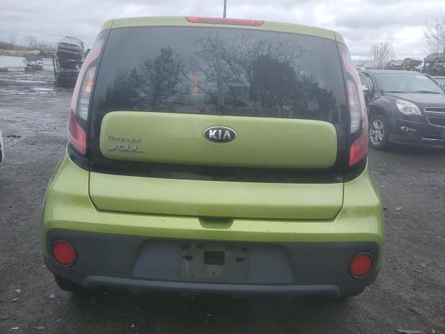 KNDJN2A25J7903299 - 2018 KIA SOUL GREEN photo 6