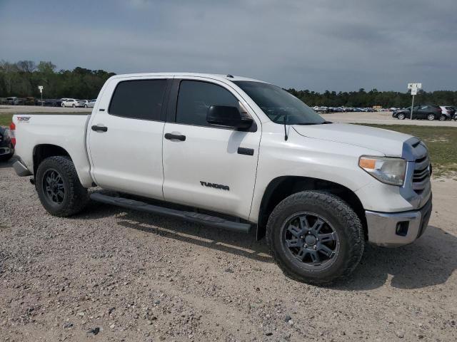 5TFDW5F16GX528415 - 2016 TOYOTA TUNDRA CREWMAX SR5 WHITE photo 4