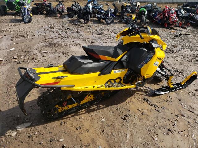 2BPSUEPD8PV000029 - 2023 SKI DOO MXZ YELLOW photo 4