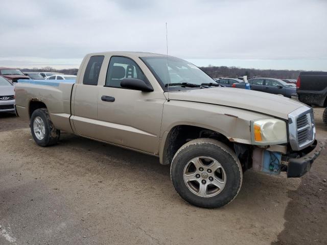 1D7HE42K05S317305 - 2005 DODGE DAKOTA SLT TAN photo 4