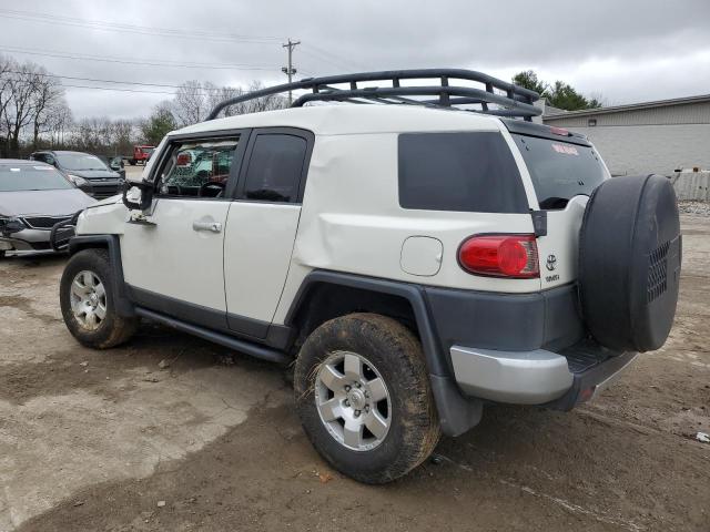 JTEBU4BF8AK095589 - 2010 TOYOTA FJ CRUISER WHITE photo 2