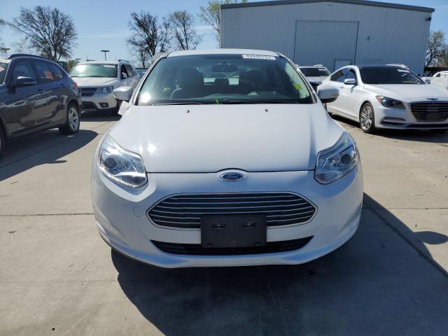 1FADP3R41EL364153 - 2014 FORD FOCUS BEV WHITE photo 5