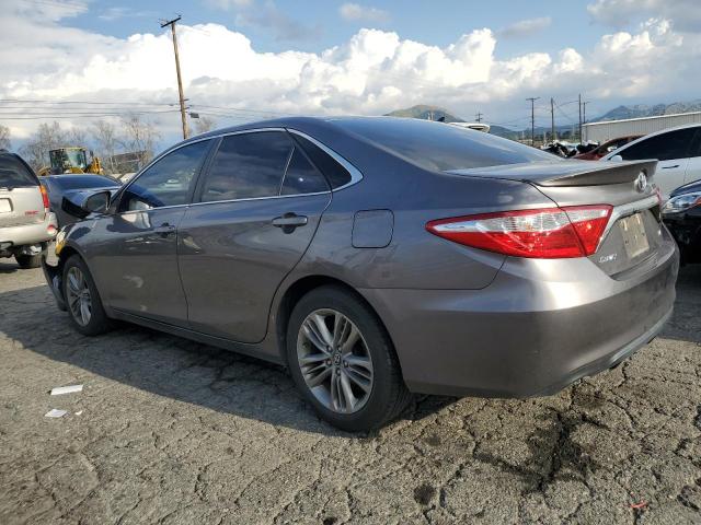 4T1BF1FK2HU805326 - 2017 TOYOTA CAMRY LE GRAY photo 2