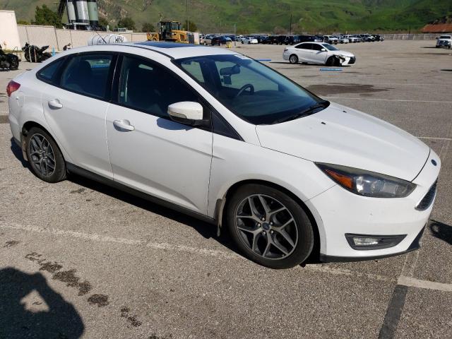 1FADP3H2XHL263746 - 2017 FORD FOCUS SEL WHITE photo 4